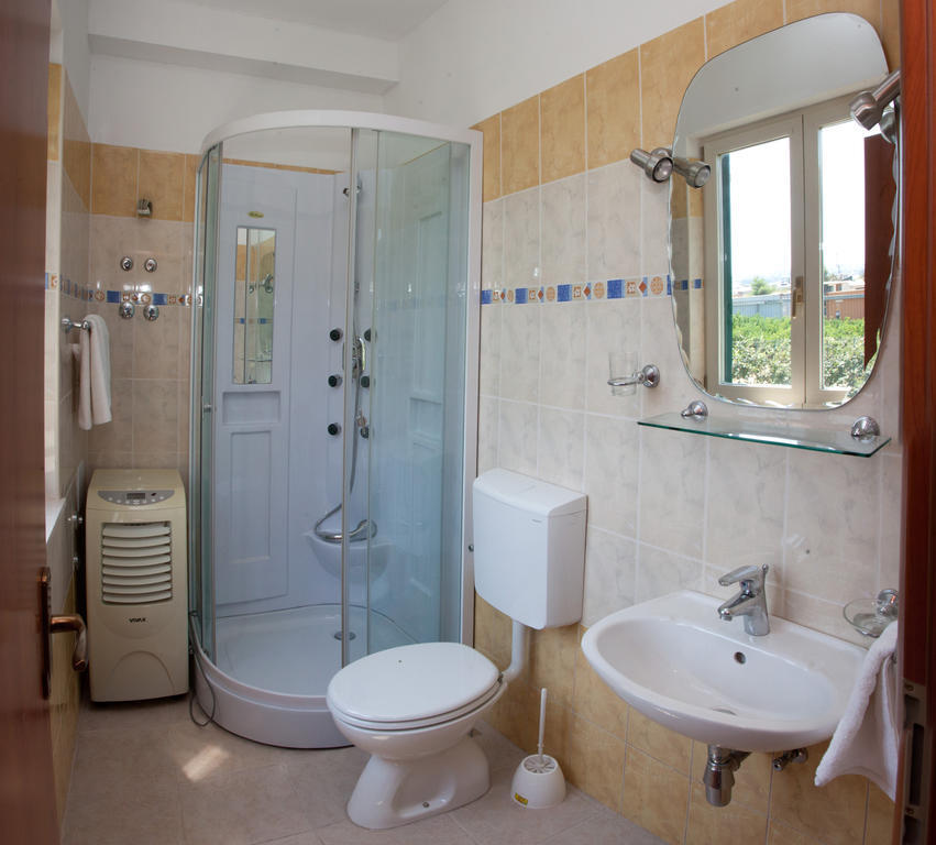 Yacht Beach Apartments Kaštela Cameră foto