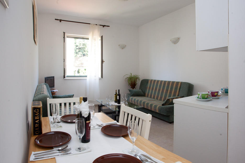 Yacht Beach Apartments Kaštela Cameră foto