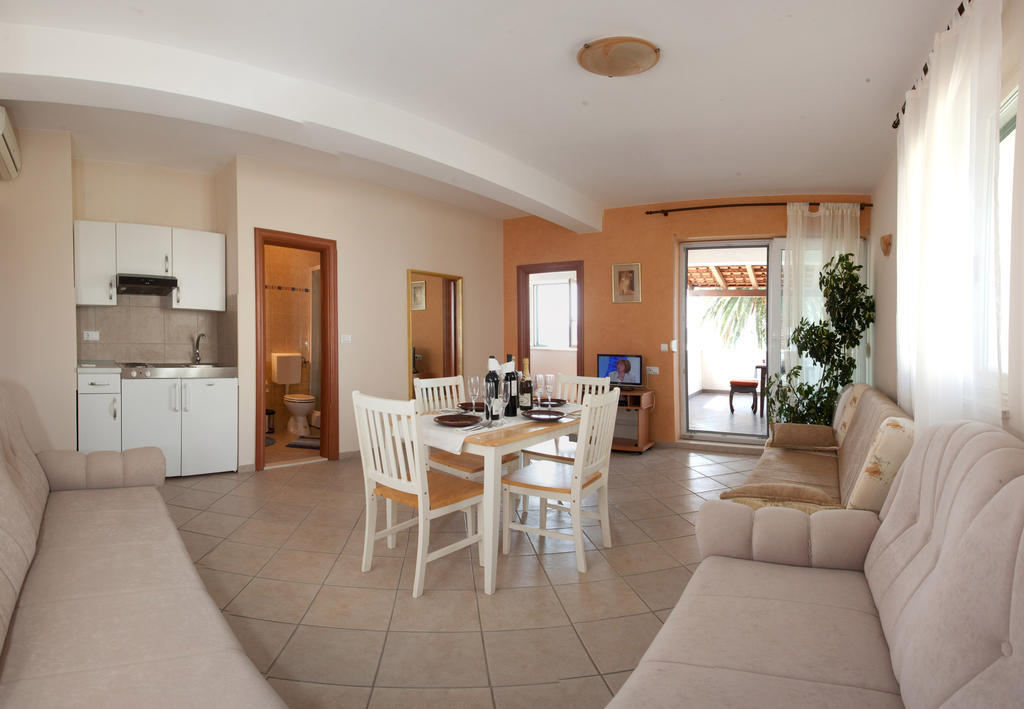 Yacht Beach Apartments Kaštela Cameră foto