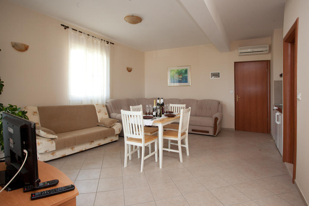 Yacht Beach Apartments Kaštela Cameră foto