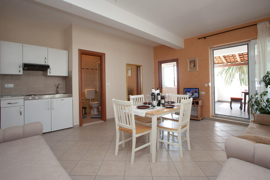 Yacht Beach Apartments Kaštela Cameră foto
