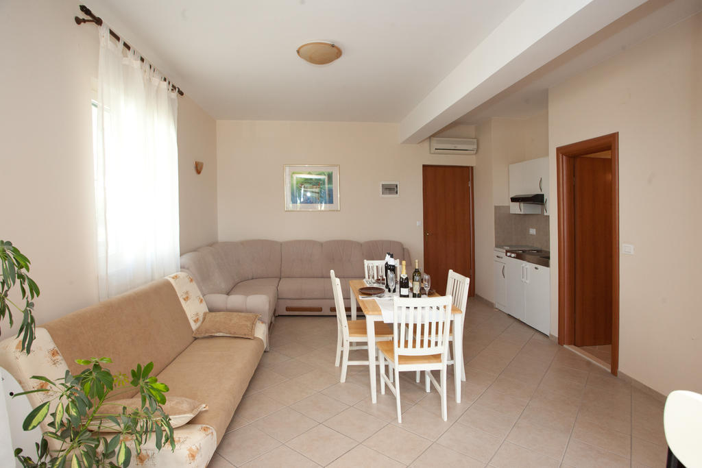 Yacht Beach Apartments Kaštela Cameră foto