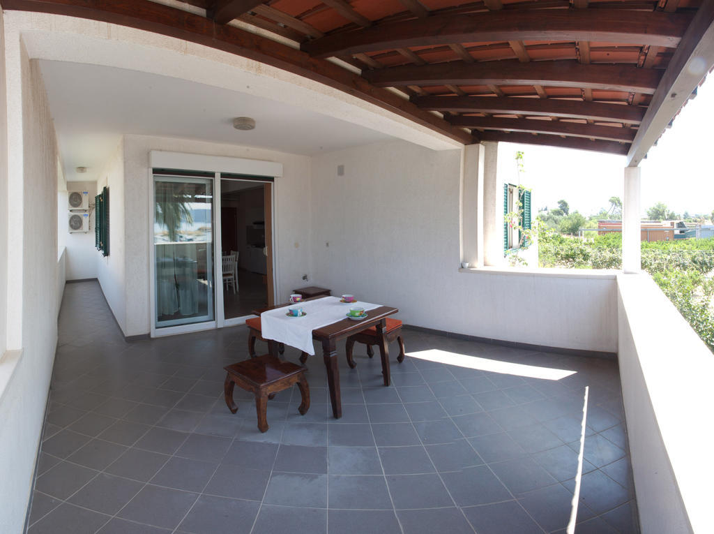 Yacht Beach Apartments Kaštela Cameră foto