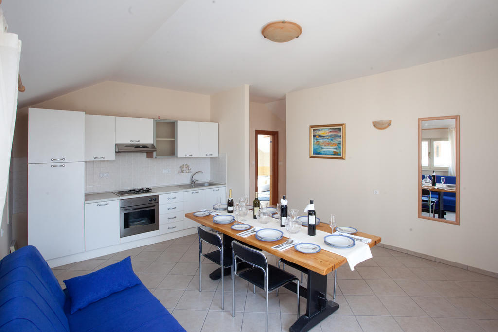 Yacht Beach Apartments Kaštela Cameră foto