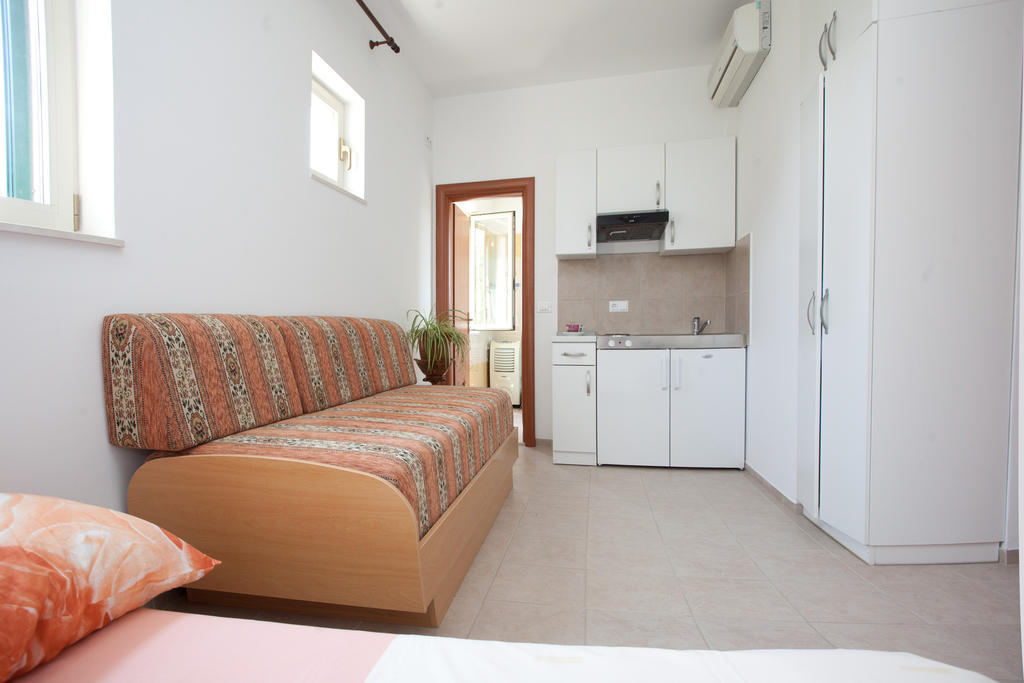Yacht Beach Apartments Kaštela Cameră foto